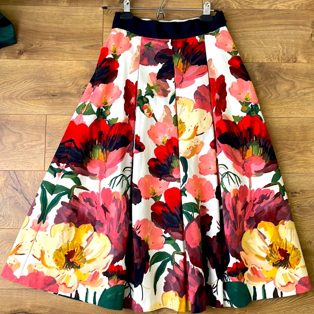 White House Black Market Printed Social Floral Skirt Ecru w Pink Tint